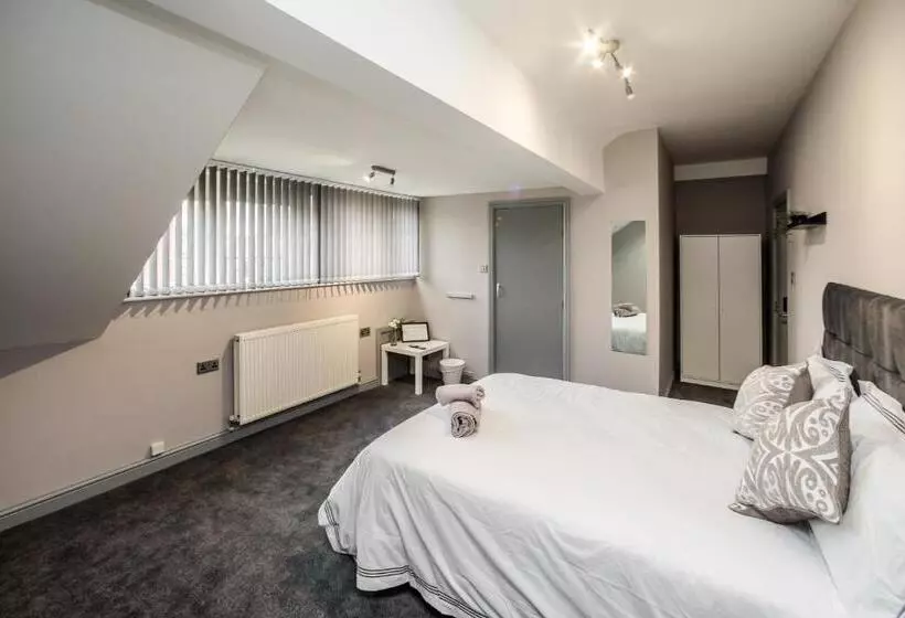 호텔 Huddersfield Central Lodge