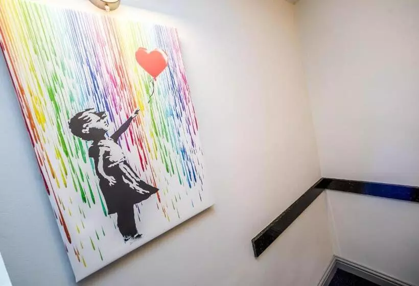 호텔 Huddersfield Central Lodge