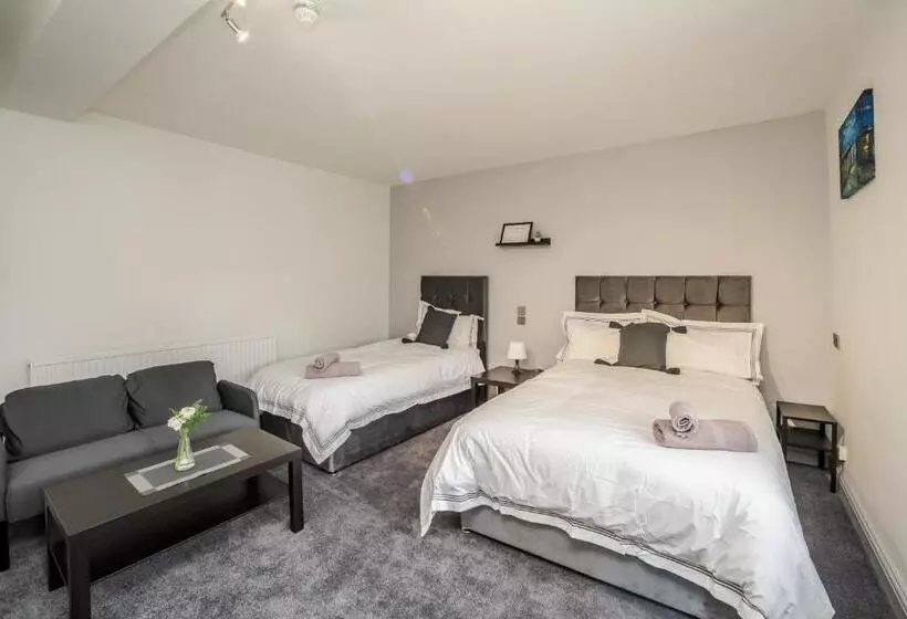 호텔 Huddersfield Central Lodge