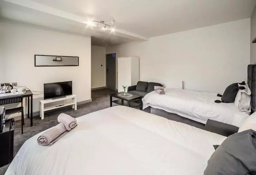 호텔 Huddersfield Central Lodge