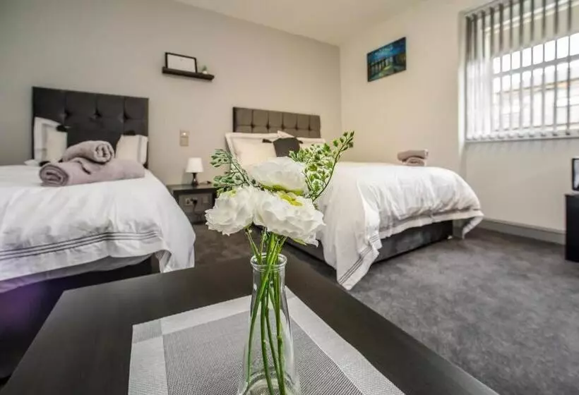 호텔 Huddersfield Central Lodge