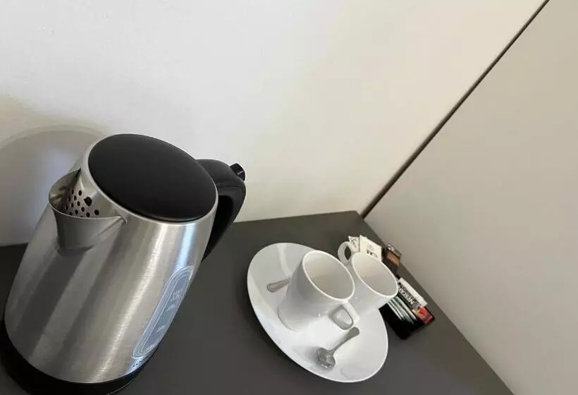 호텔 Huddersfield Central Lodge