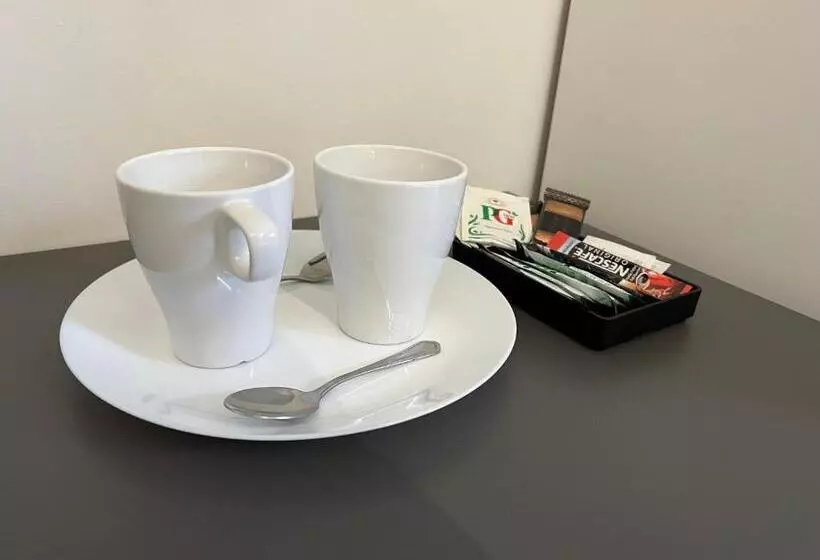 호텔 Huddersfield Central Lodge