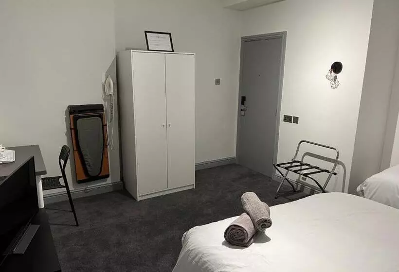 호텔 Huddersfield Central Lodge