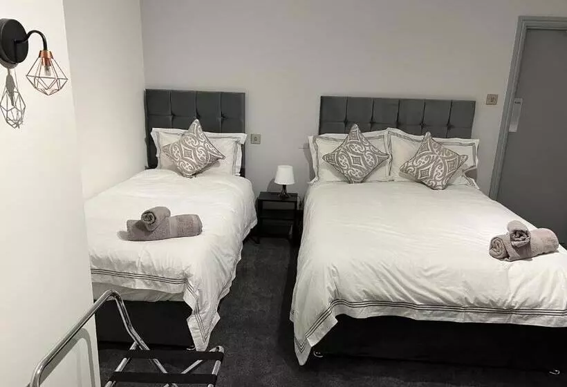 호텔 Huddersfield Central Lodge