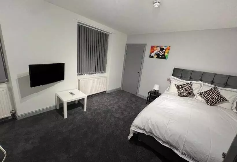 호텔 Huddersfield Central Lodge