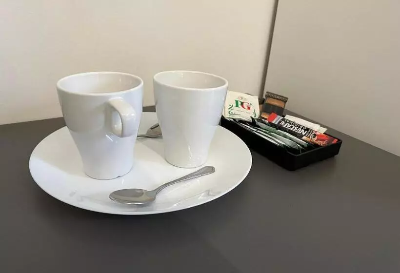 호텔 Huddersfield Central Lodge