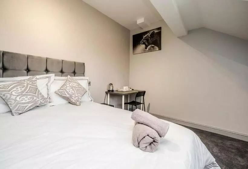 호텔 Huddersfield Central Lodge