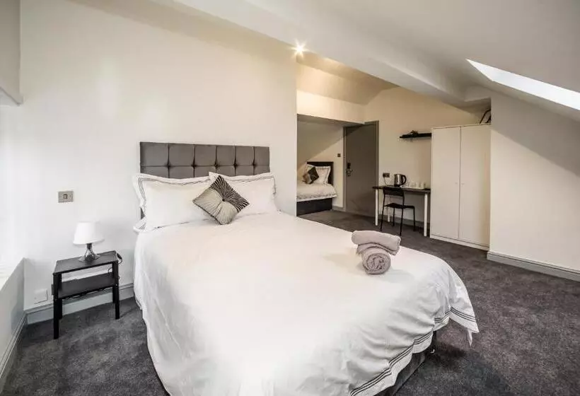 호텔 Huddersfield Central Lodge