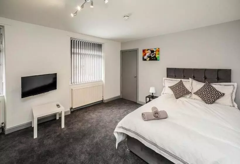 호텔 Huddersfield Central Lodge