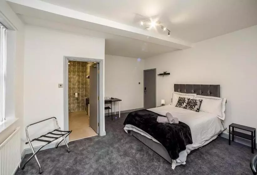 호텔 Huddersfield Central Lodge