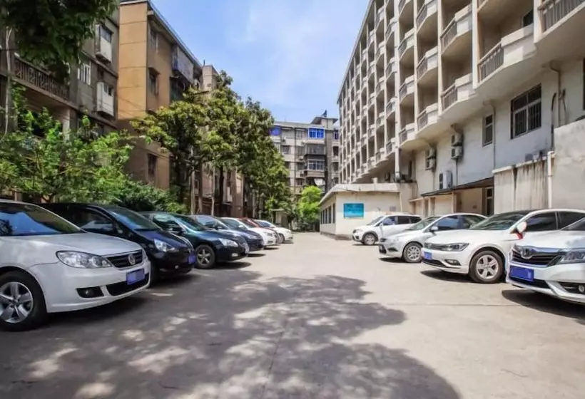 ホテル Jinjiang Inn Jingzhou Beijing Road Central Long Distance Bus Station
