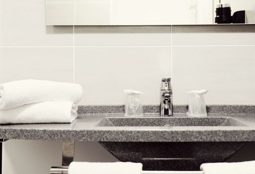 فندق Kyriad Auray