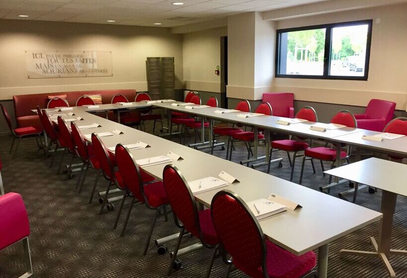 فندق Kyriad Auray