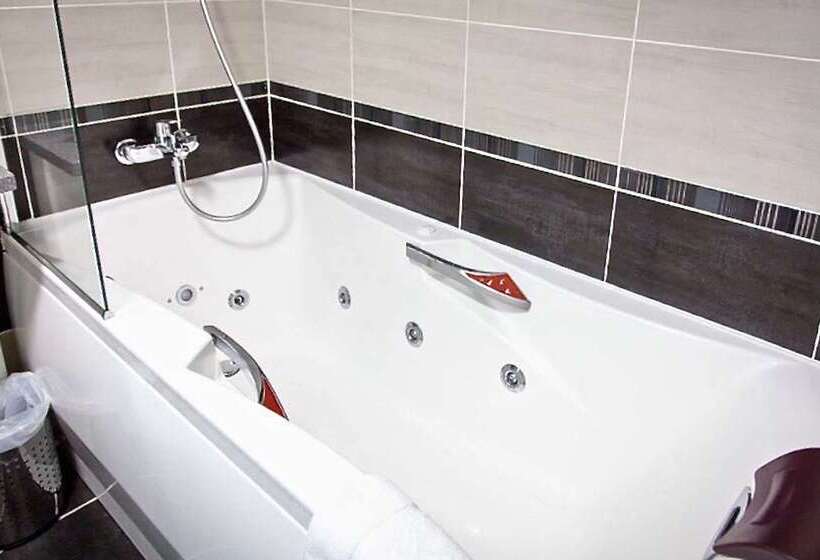 فندق Kyriad Auray