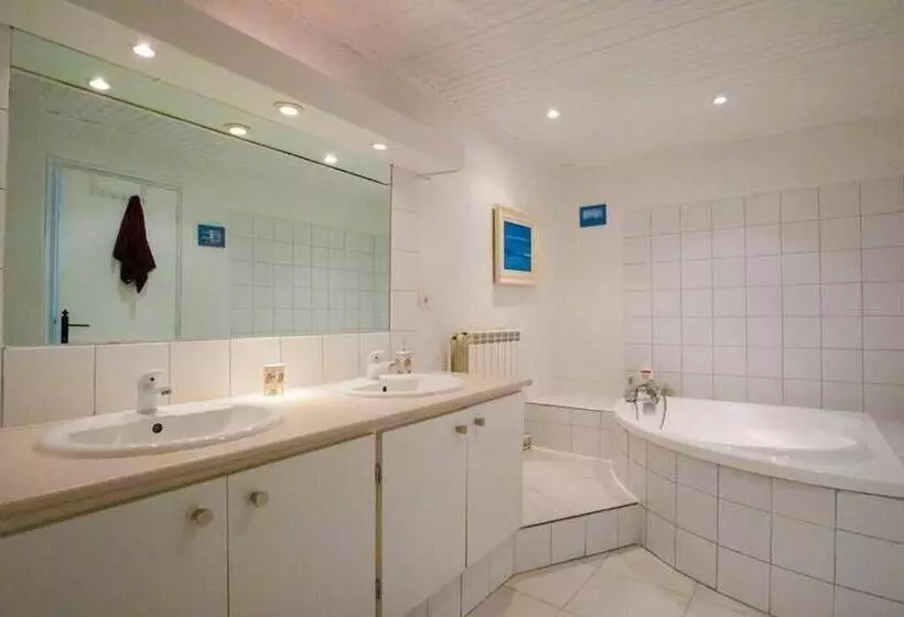 Отель Le Patio Valros