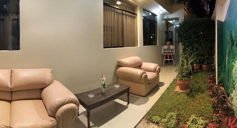 ホテル Manhattan Inn Airport