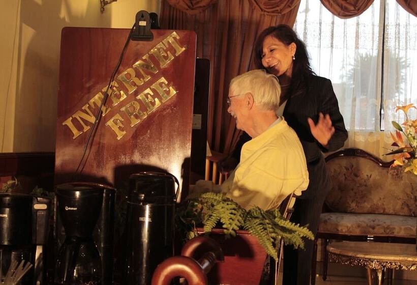 ホテル Manhattan Inn Airport