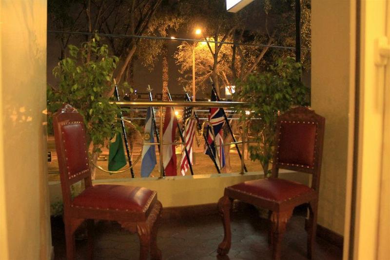 ホテル Manhattan Inn Airport