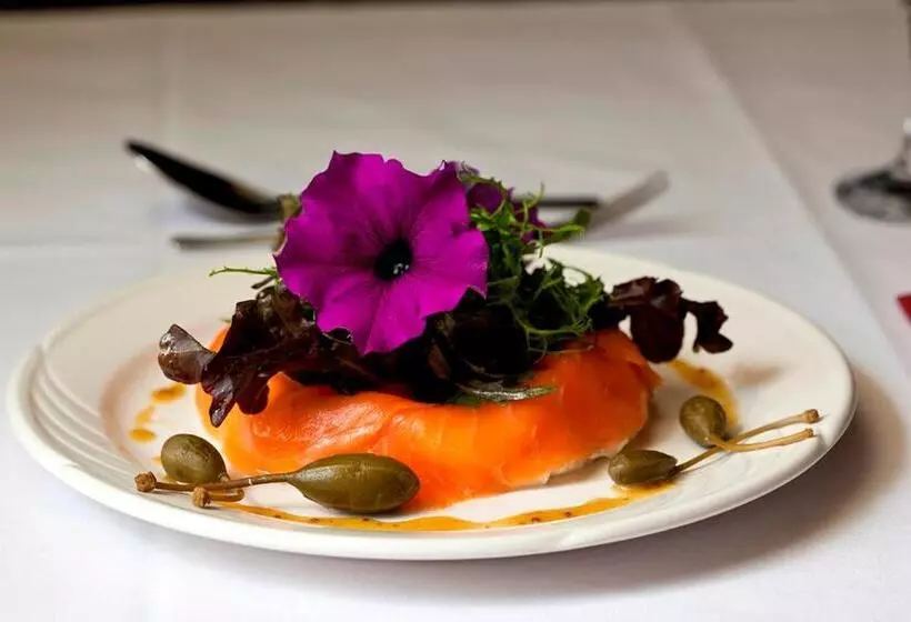 Отель The Old Black Lion