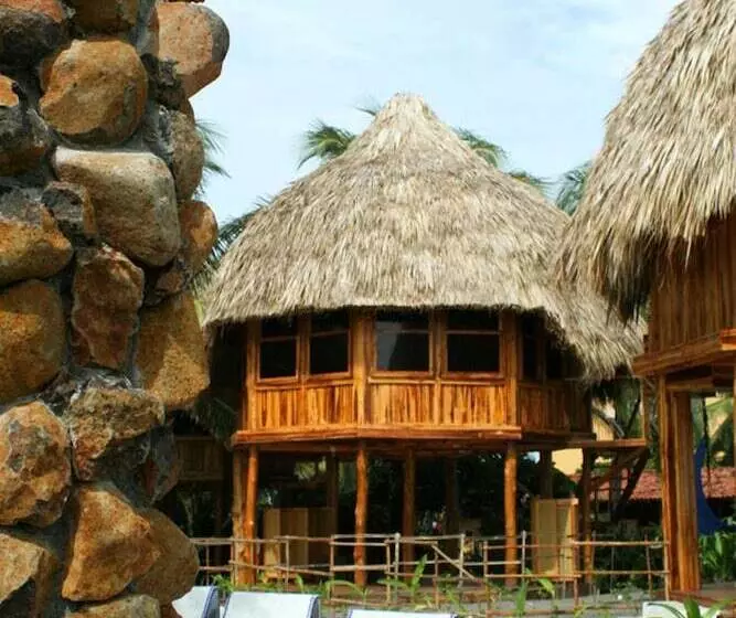 هتل Tortuga Village
