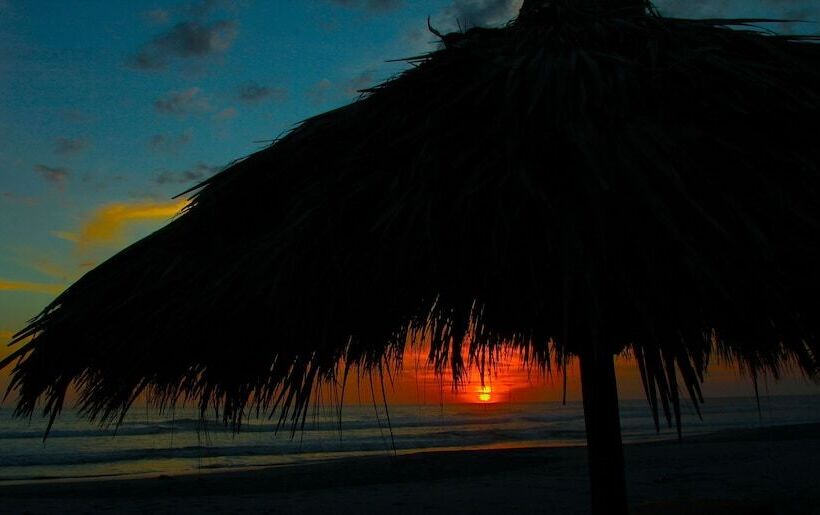 هتل Tortuga Village