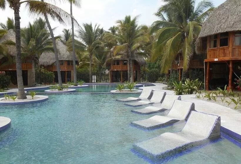 هتل Tortuga Village