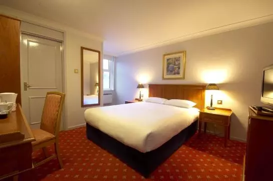 Отель Travelodge Beaconsfield Central