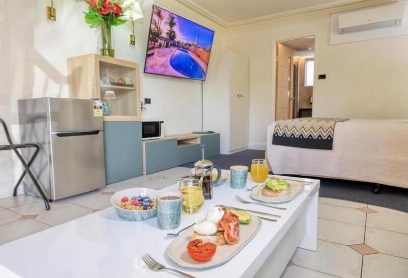 فندق على الطريق The Palms Dubbo