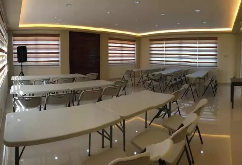 Hotelli Avisha Suites