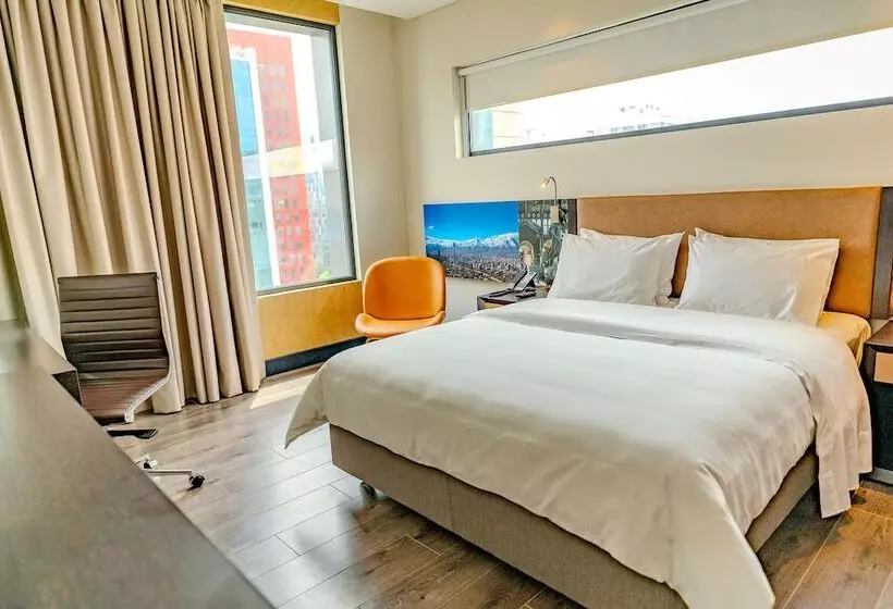 Hotelli Hampton By Hilton Santiago Las Condes