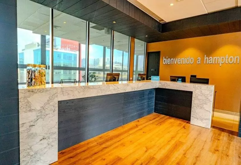 Hotelli Hampton By Hilton Santiago Las Condes