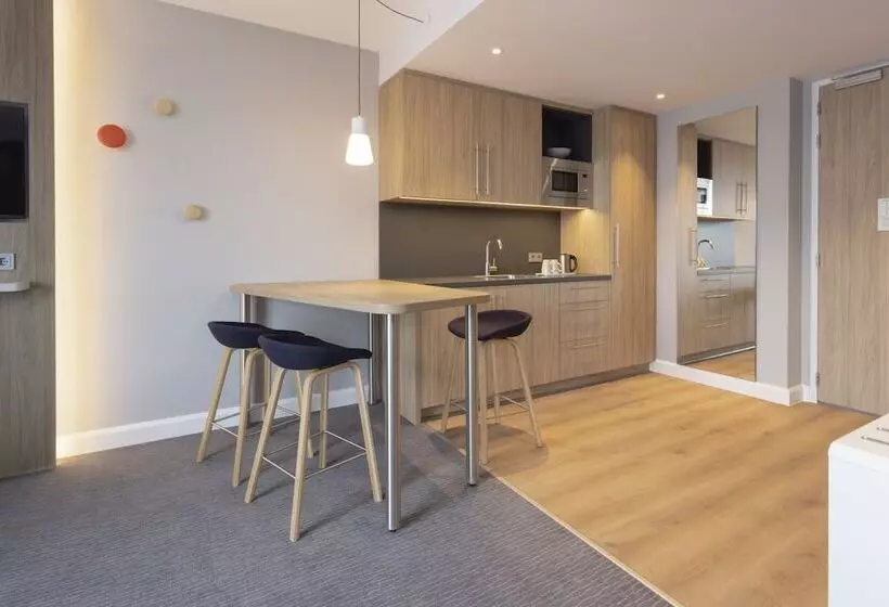 هتل Holiday Inn Express & Suites   Deventer, An Ihg