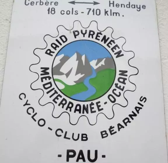 Hotelli Hôtel Les Deux Cols