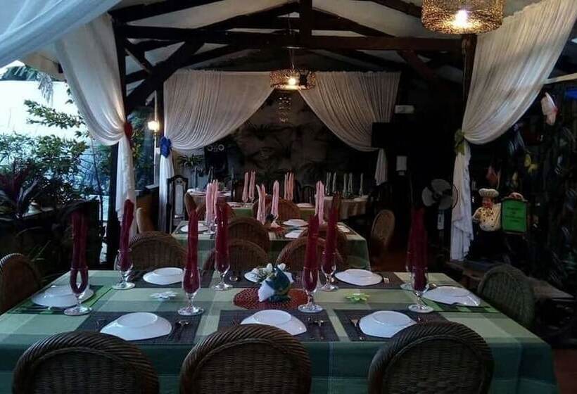 فندق La Casa Roa Hostel