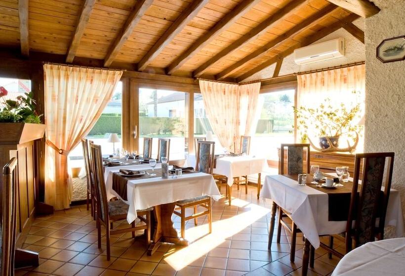 Отель Le Relais De Vacherauville