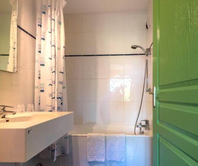 Отель Le Relais De Vacherauville