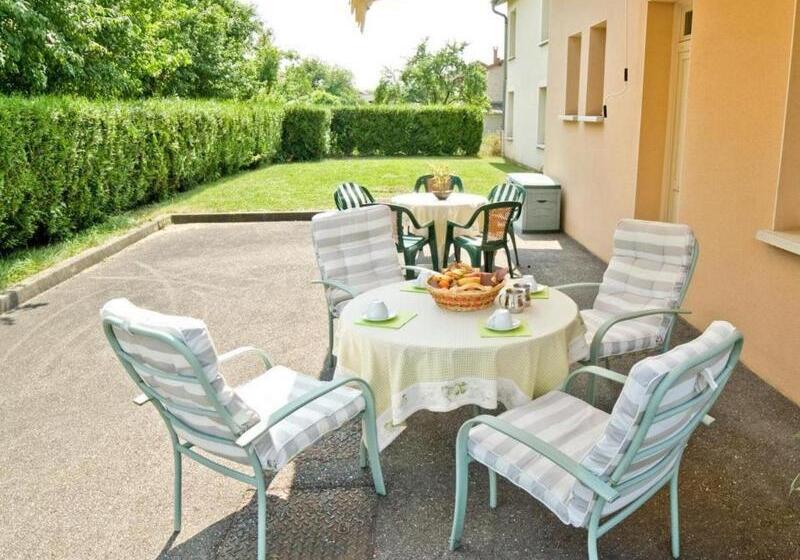 Отель Le Relais De Vacherauville