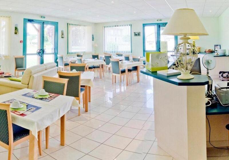 Отель Le Relais De Vacherauville