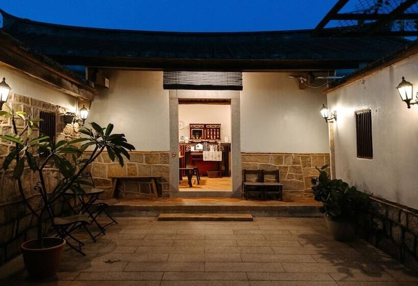 هتل Live Guesthouse