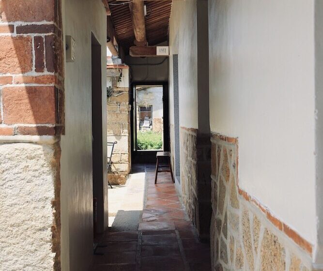 هتل Live Guesthouse