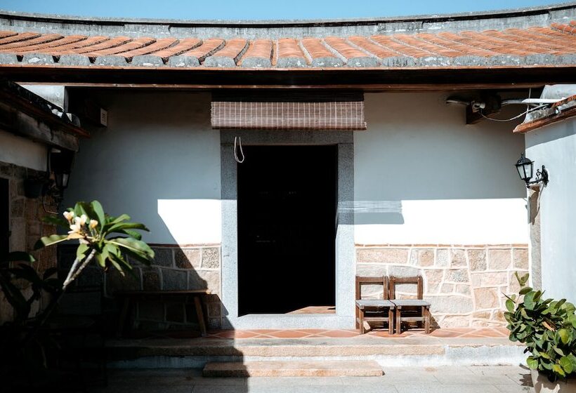 هتل Live Guesthouse