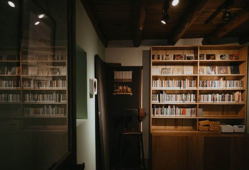 هتل Live Guesthouse