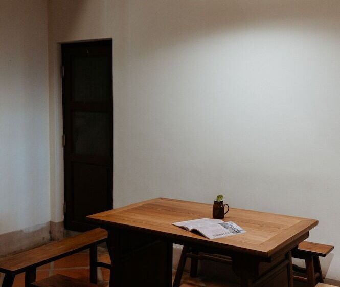 هتل Live Guesthouse