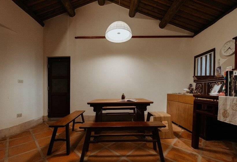 هتل Live Guesthouse