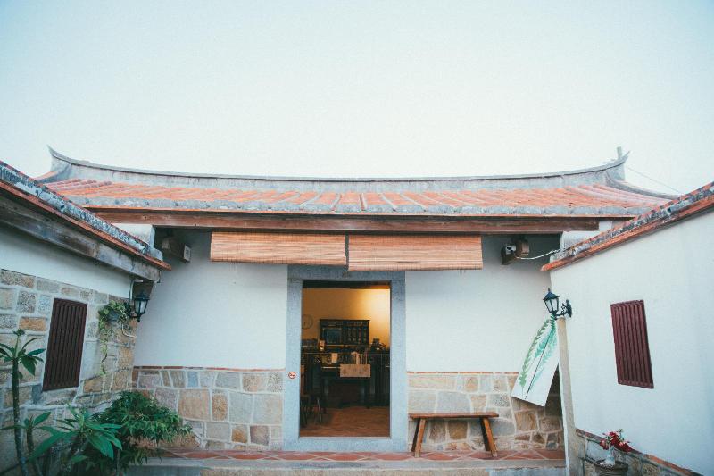 هتل Live Guesthouse