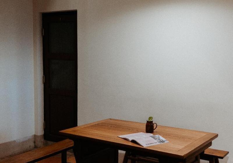 هتل Live Guesthouse