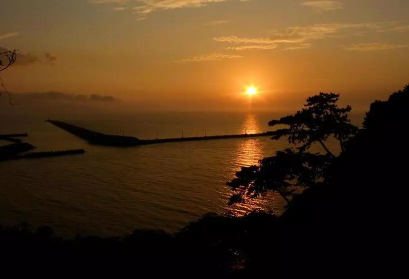 Hotelli Kokumin Shukusha Marine Terrace Ashiya