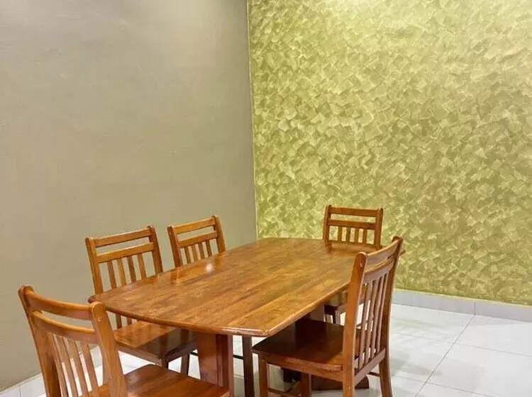 Hotelli Oyo Homes 90522 Alma Sweet Home