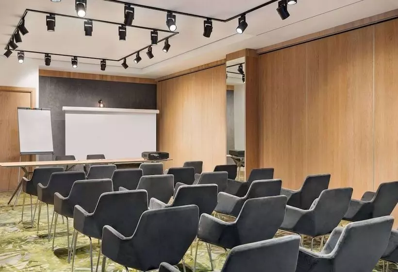 Hotelli Ramada By Wyndham Slatina Parc